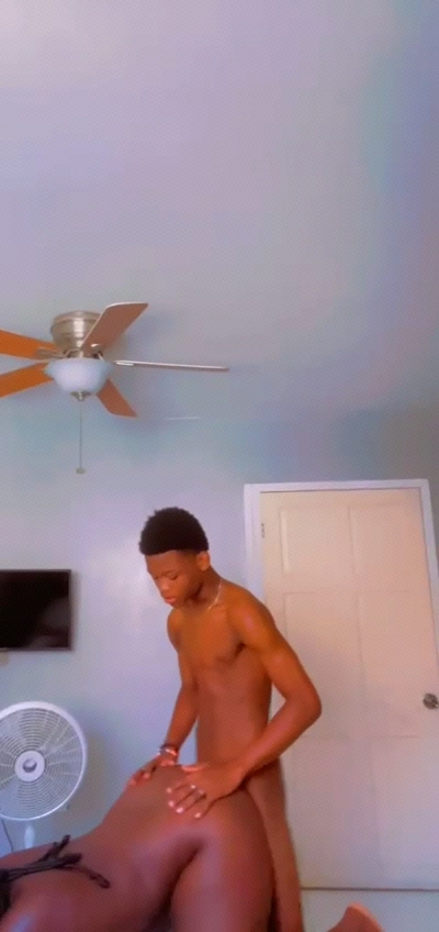 The viral video of the young teen boy student knacking a woman with big Nyash 🤣🍿